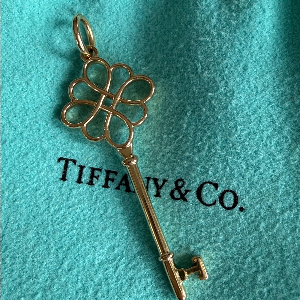 Tiffany & Co 18K Knot Key Pendant 3.06g T.W Rose Gold L-1.75"x W-.75 Celtic Knot - Picture 3 of 10